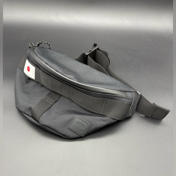 OGIO Japan Limited Edition Collection Fanny Pack Black NEW - Picture 1 of 3